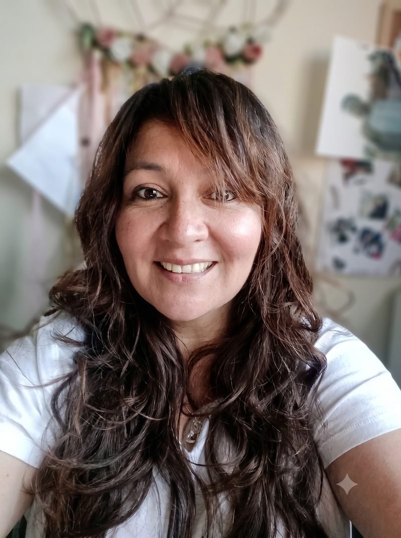 Marta Gadal — Profesora de Química, Coach Educativo y Especialista en Terapias Florales